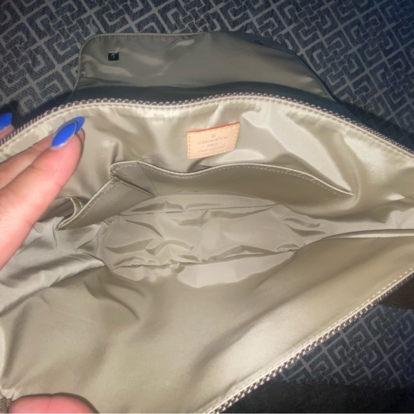 LOUIS VUITTON Messanger Shoulder Bag - Picture 6 of 8